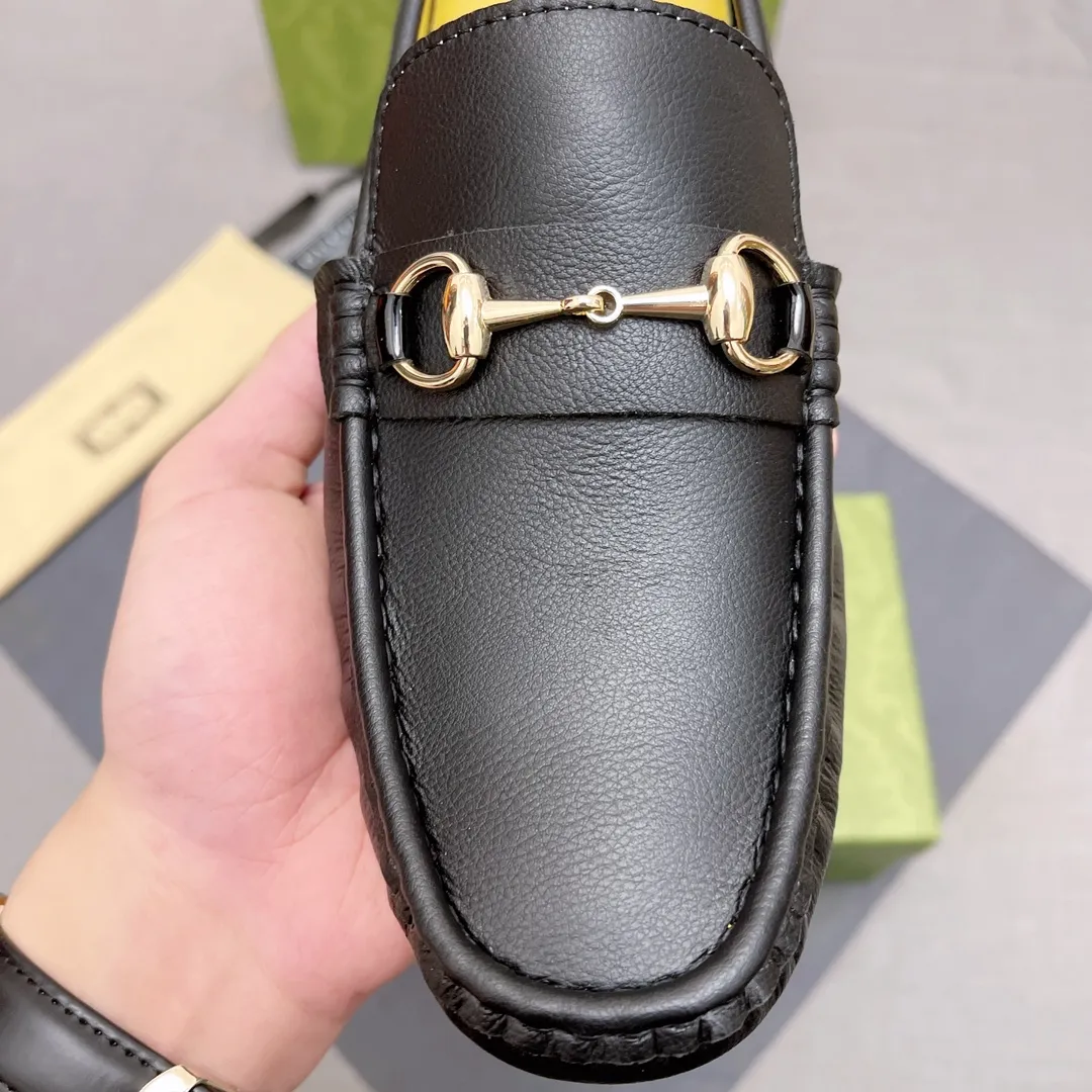 p400 GUCCI, Gucci official flagship store original casual beanie shoes ~ Four Seasons Trendy Shoes 👟》New version at the counter, Gucci 1:1 high-quality workmanship, upper: imported pebbled calfskin, genuine sweat-absorbent pigskin lining, fashionable lazy business style design, casual loafers, running shoes are perfect for young people. British fashion boots 😍 Equipped with original raw rubber wear-resistant outsole, absolutely high-end and classy, ​​suitable for drivers only 🚗 A must-have for fashionable men, standard code 37-45 No. 071